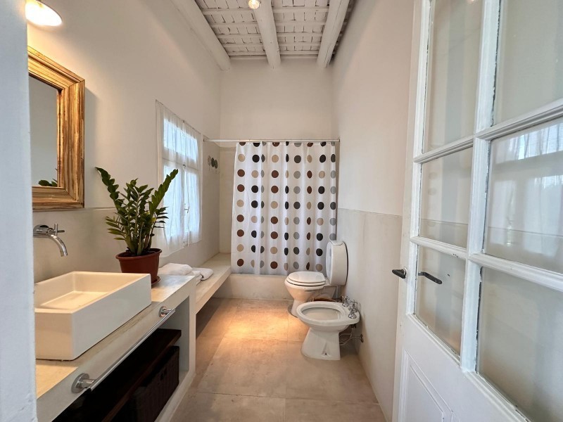 Casa amplia en venta y alquiler en el Quijote
